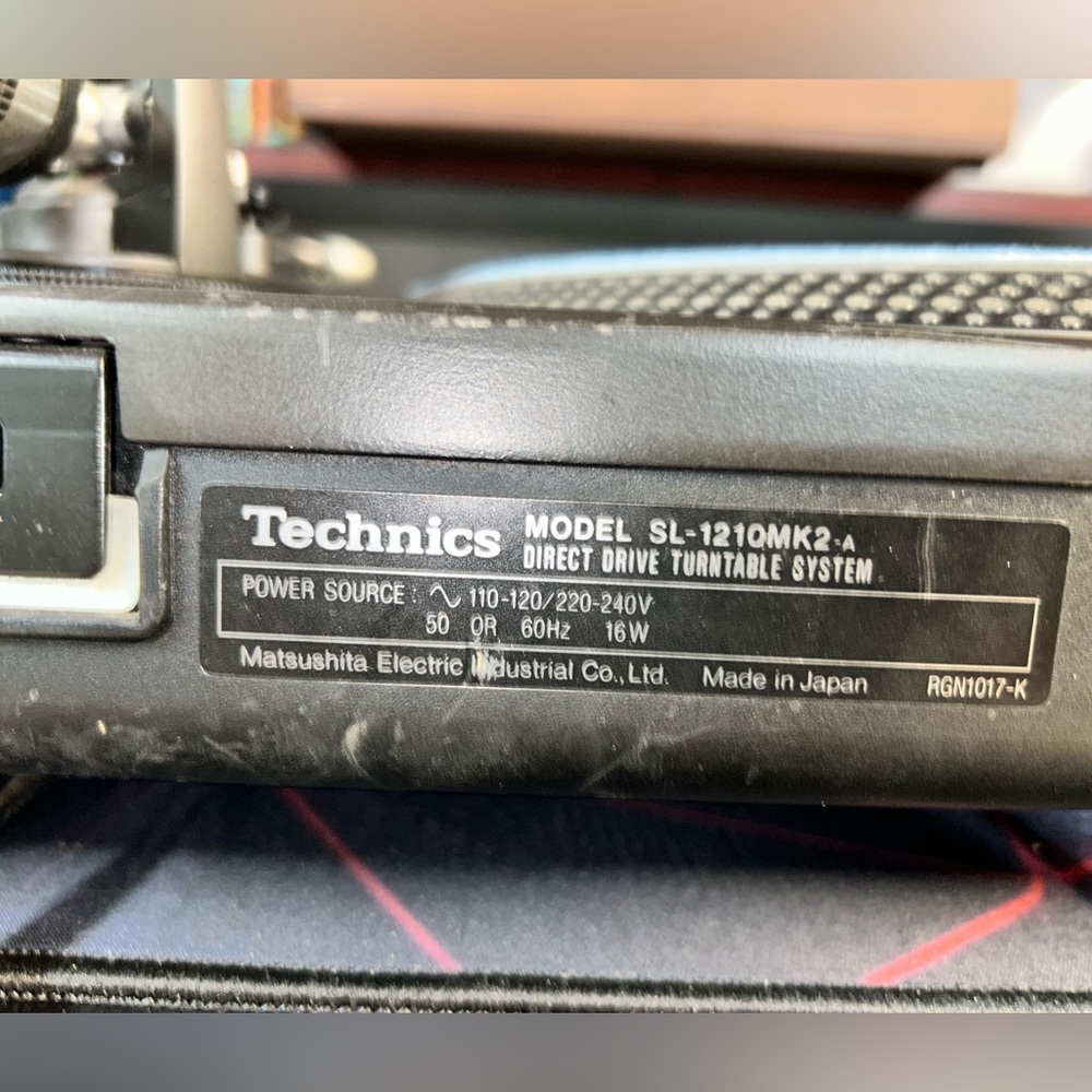 Technics Direct Drive Turntable SL-1210 MK2 - Picture 6 of 7